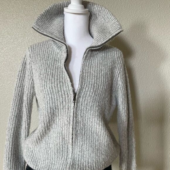 M Rena Sweater - Picture 1 of 8